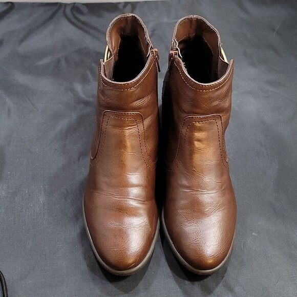 UNISA POINTED TOE WOMEN"S ZIP CLOSURE BLOCK HEEL BOOT - Picture 4 of 16